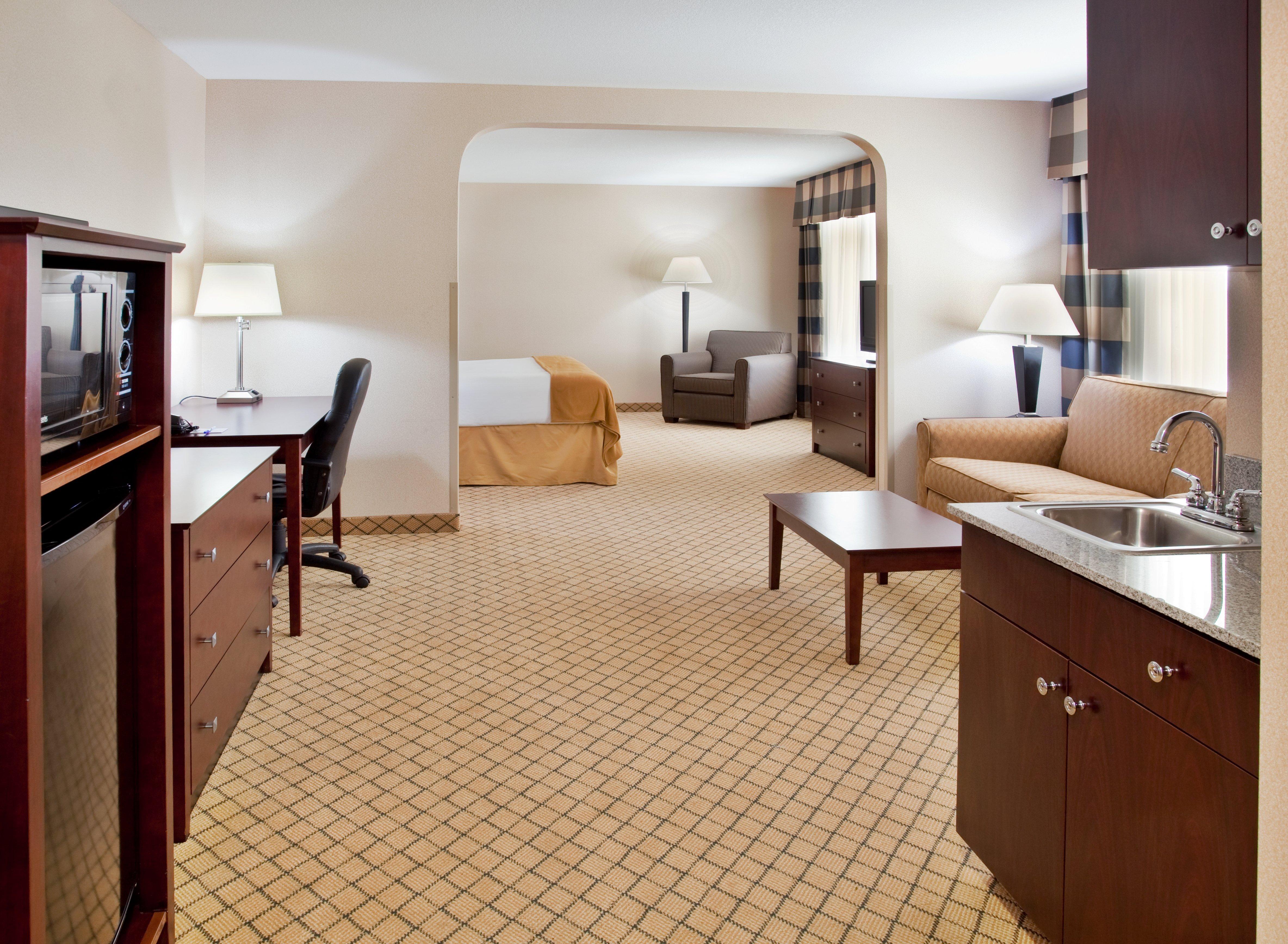 Holiday Inn Express Hotel & Suites Wichita Airport By Ihg Exterior foto