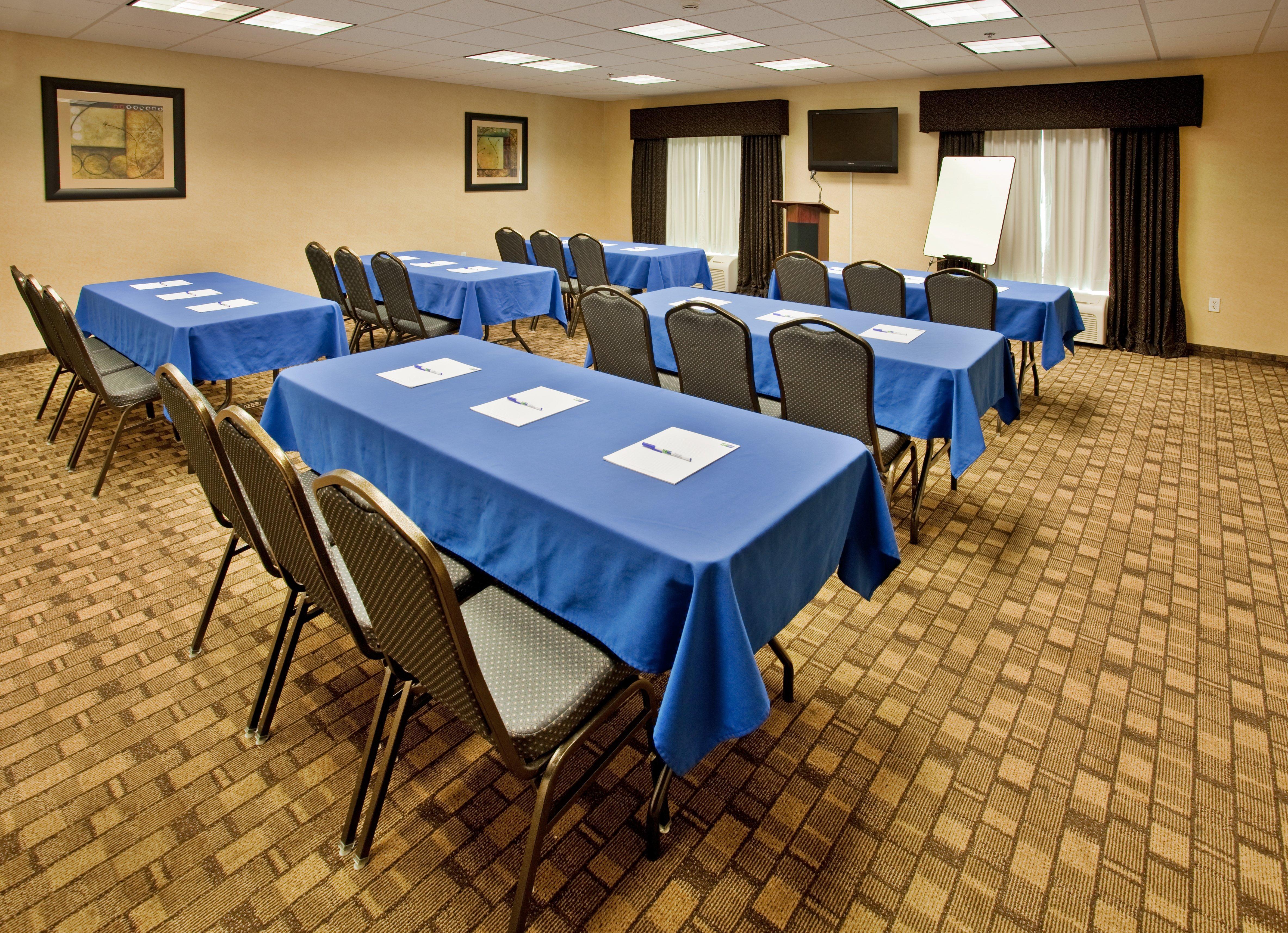 Holiday Inn Express Hotel & Suites Wichita Airport By Ihg Exterior foto